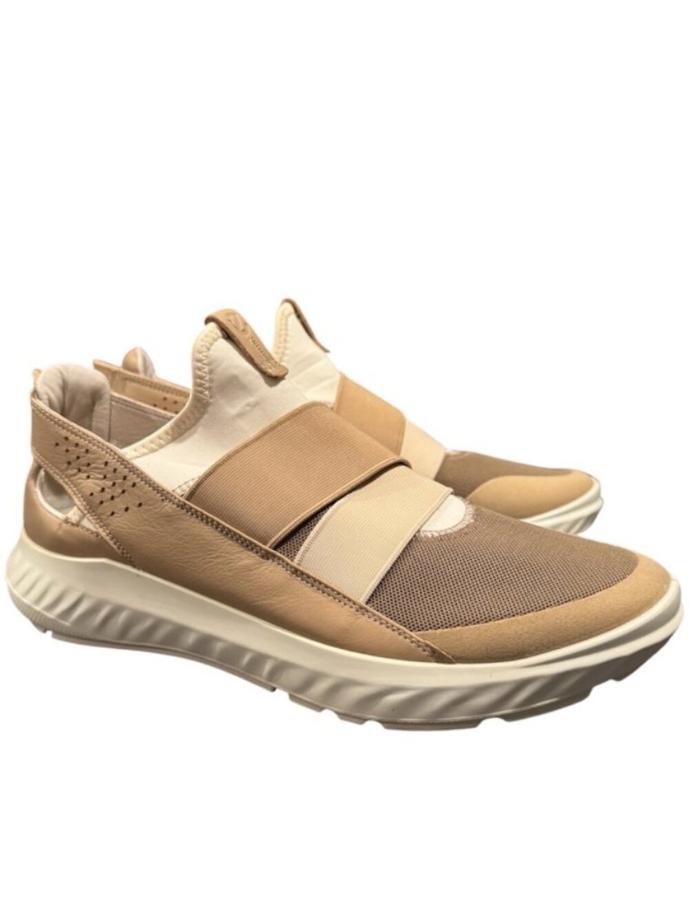 ECCO ST.1 Lite Slip-On Sneakers Women’s 9 Navajo Brown Beige White Comfort Shoes